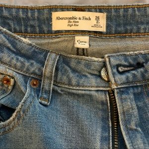 Abercrombie Curve Love Mom Jeans - size 26